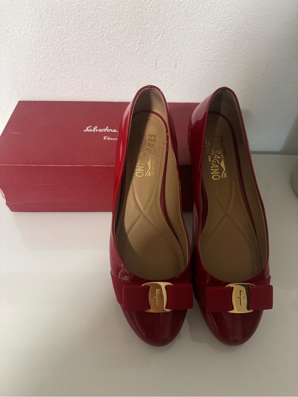Salvatore Ferragamo Red Patent Varina Bow Flats - Picture 3 of 12